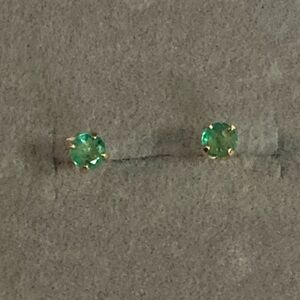 10k Yellow Gold Emerald Stud Earrings